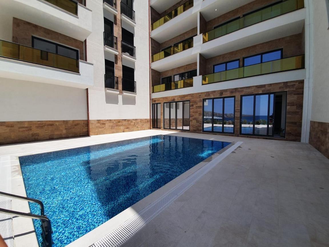 Golden - Front Luxury *