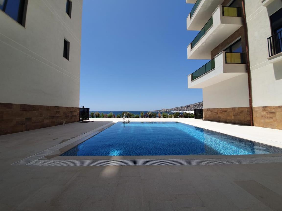 Golden - Front Luxury